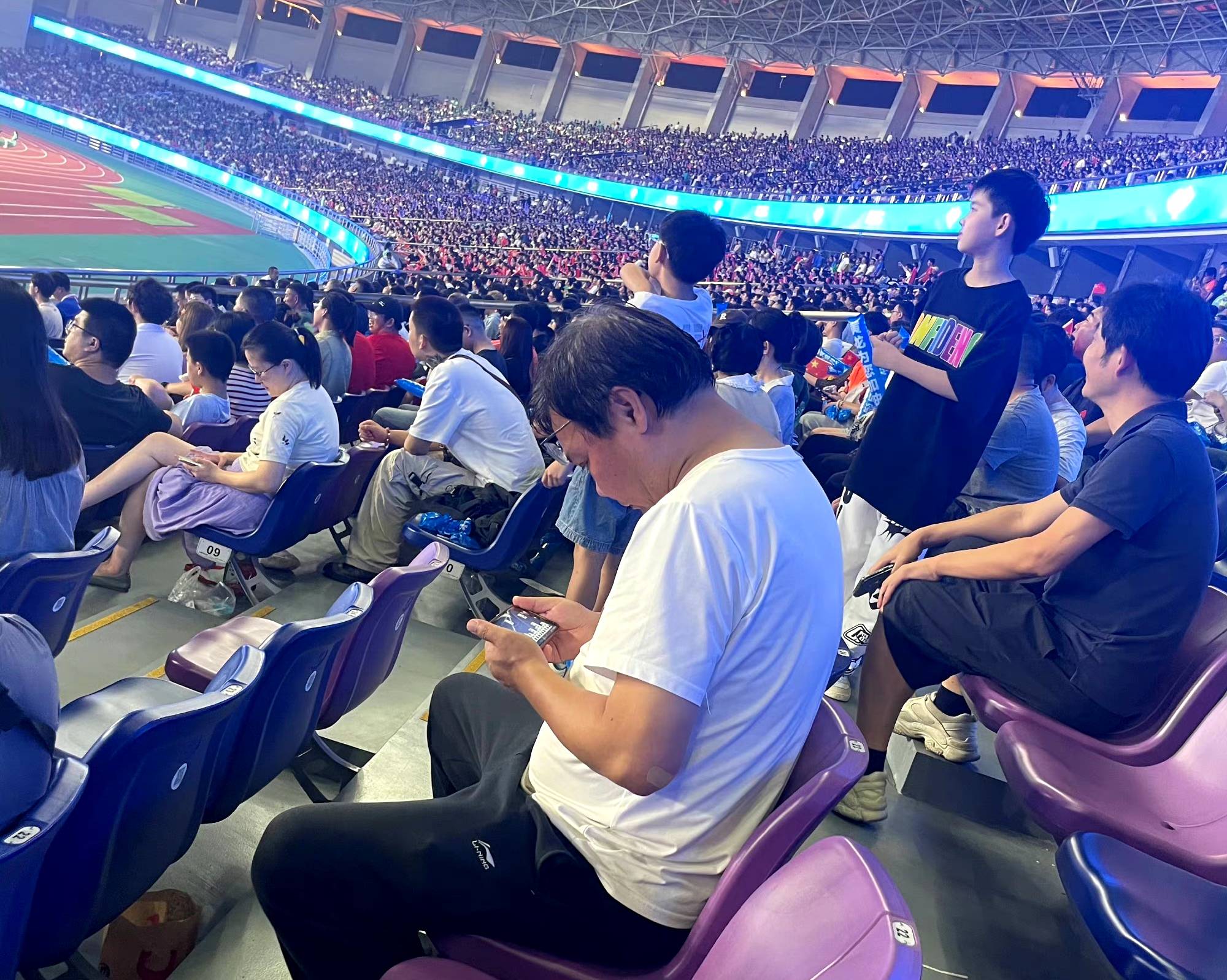 体育联赛持续为观众带来爽快的表演