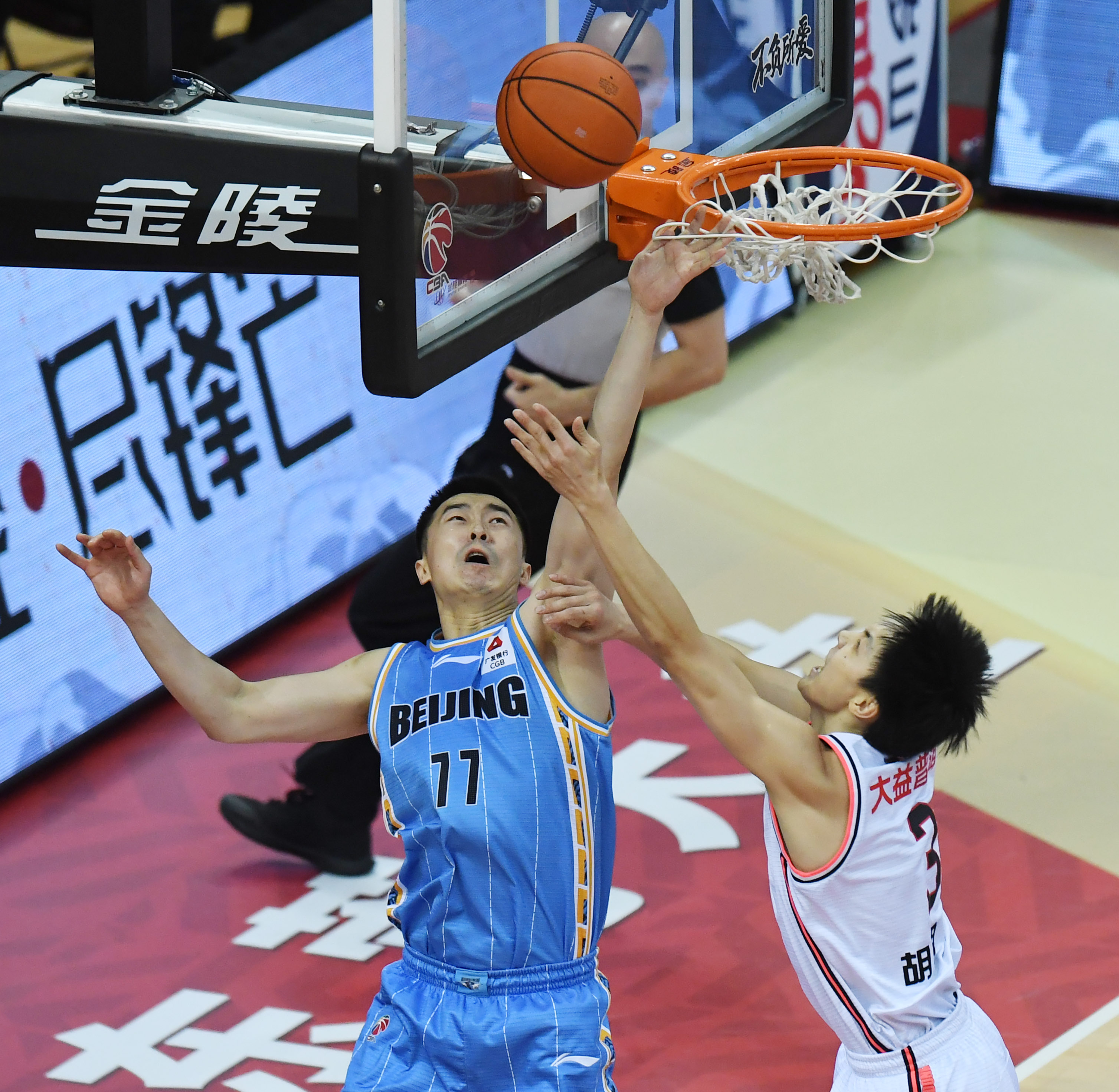 包含拉脱维亚男篮力克摩洛哥，晋级国际篮球锦标赛四强的词条