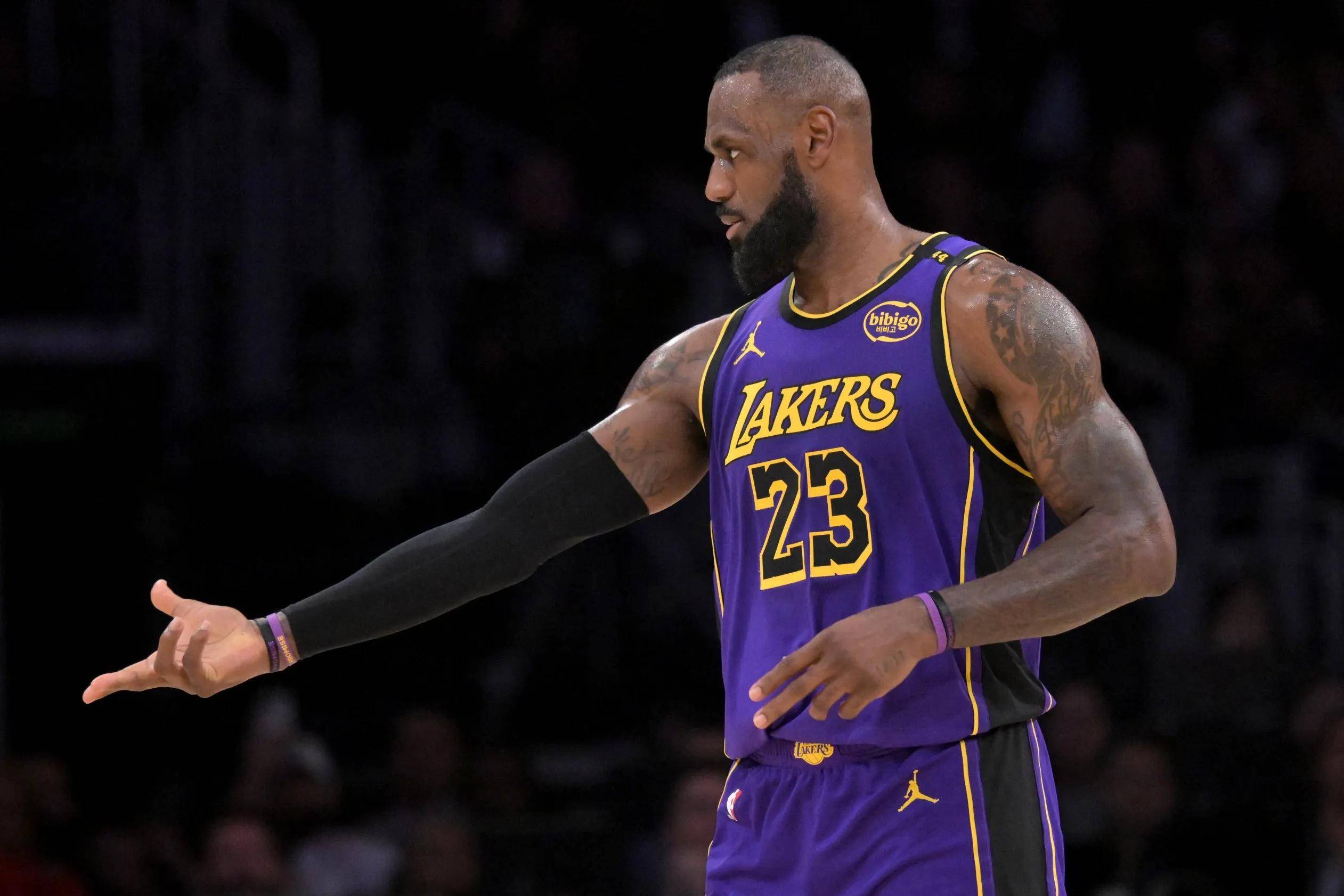 詹皇领衔湖人豪胜，豪取五连胜