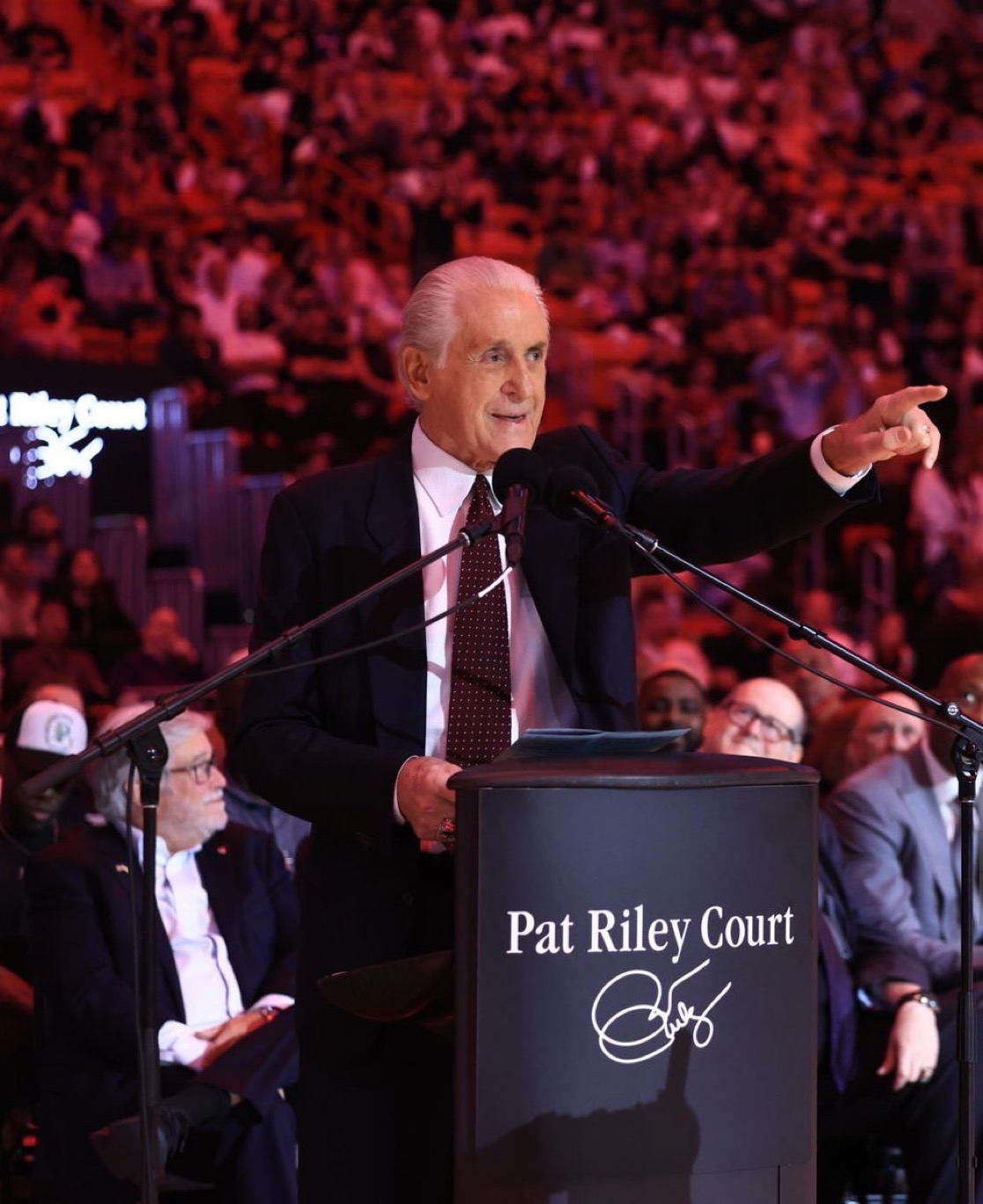 热火村民：迈阿密以坚定的态度领先