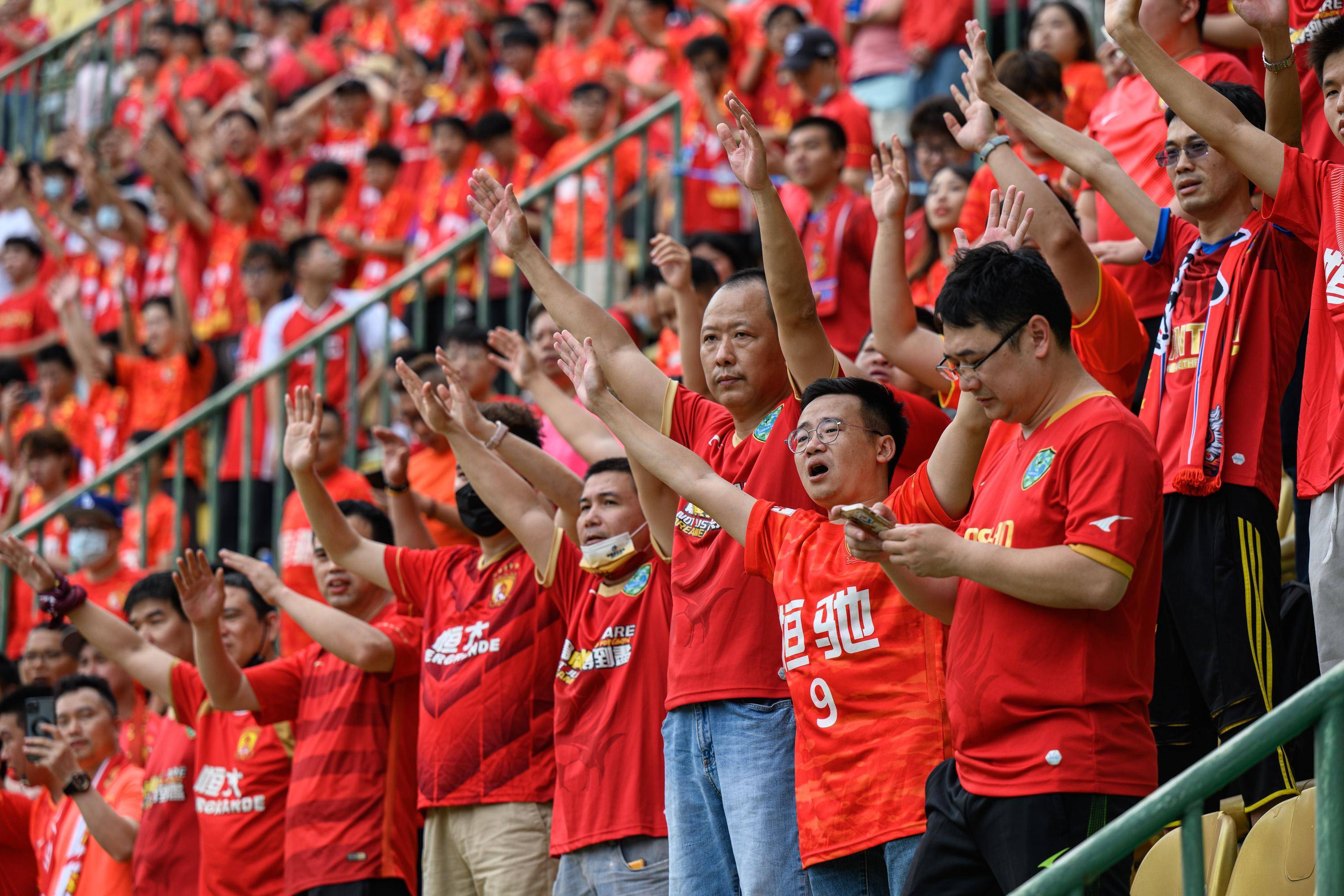韩国足球联赛上演精彩对决,球迷热情支持的简单介绍 韩国足球联赛上演精彩对决,球迷热情支持的简单介绍