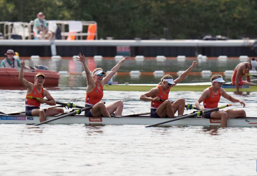 新西兰选手在赛艇比赛中发挥出色