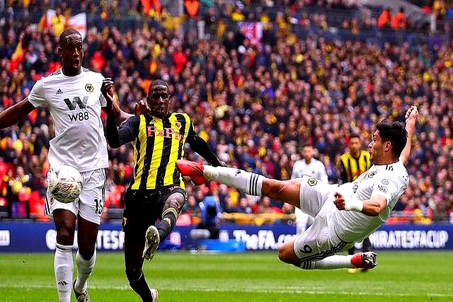 包含狼队主场不敌水晶宫，战绩受挫的词条