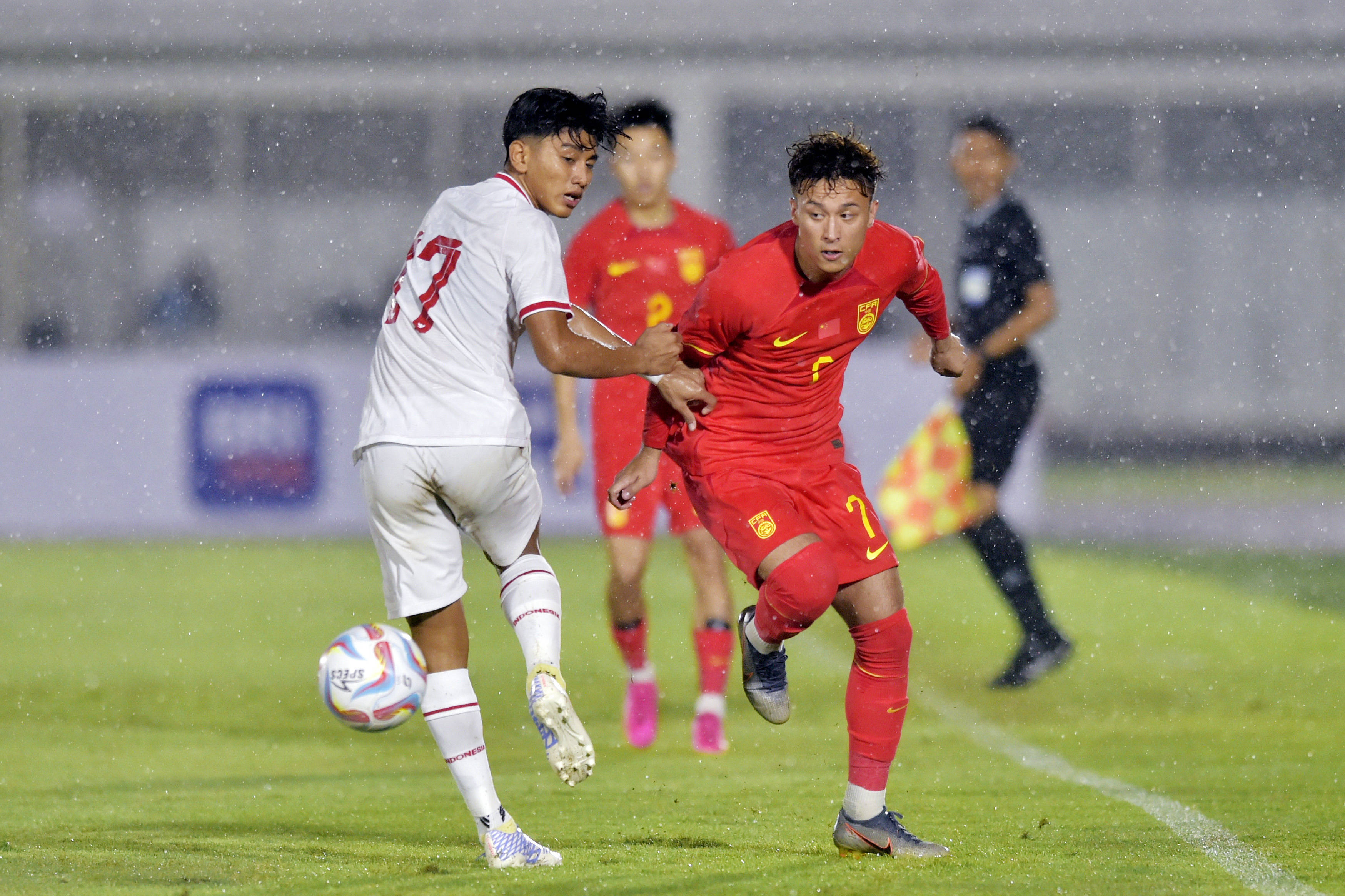 关于勇士遭遇国足淘汰，意甲局势紧张的信息