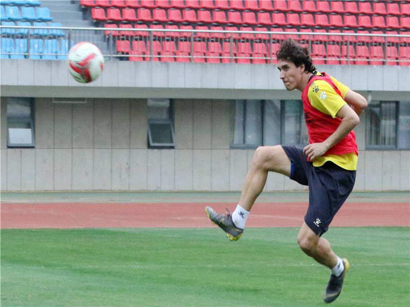 青岛黄海战平呼和浩特中优，保持不败纪录的简单介绍