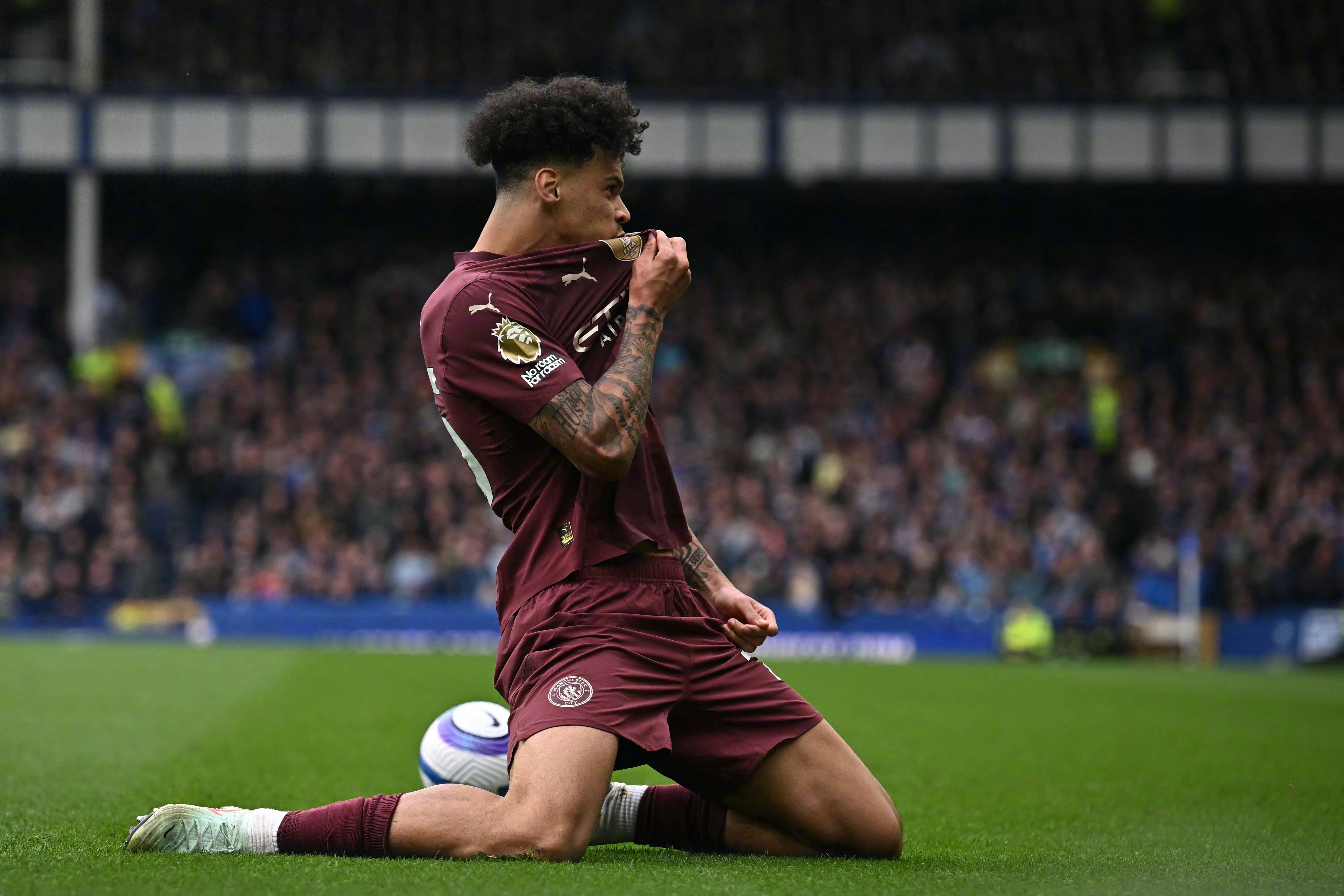 曼联青训新秀在比赛中获得首发机会