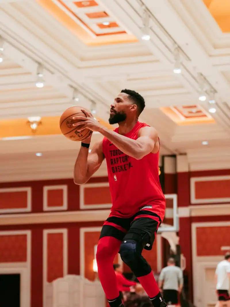 猛龙队球员获得最佳新秀奖,展现实力 猛龙队球员获得最佳新秀奖,展现实力