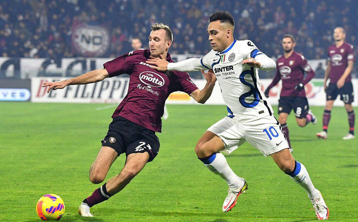 包含帕尔马客场大胜，稳居积分榜前列的词条