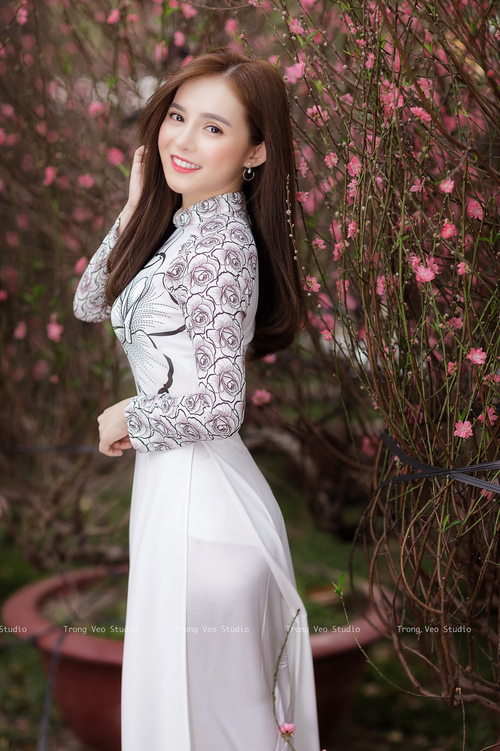 赛场双线，当太阳焚毁麦迪逊，福克斯在街道上画出统治轨迹